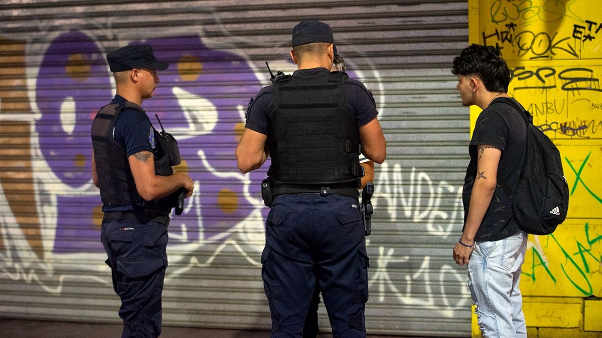 La Policía capturó a cuatro chicos de entre 15 y 17 años en diferentes hechos ocurridos en Guaymallén y Las Heras, que llevaban armas de fuego. Imagen ilustrativa.