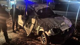 La camioneta quedó destruida tras el accidente ocurrido en el Acceso Este, en Maipú. La camioneta quedó destruida tras el accidente ocurrido en el Acceso Este, en Maipú.