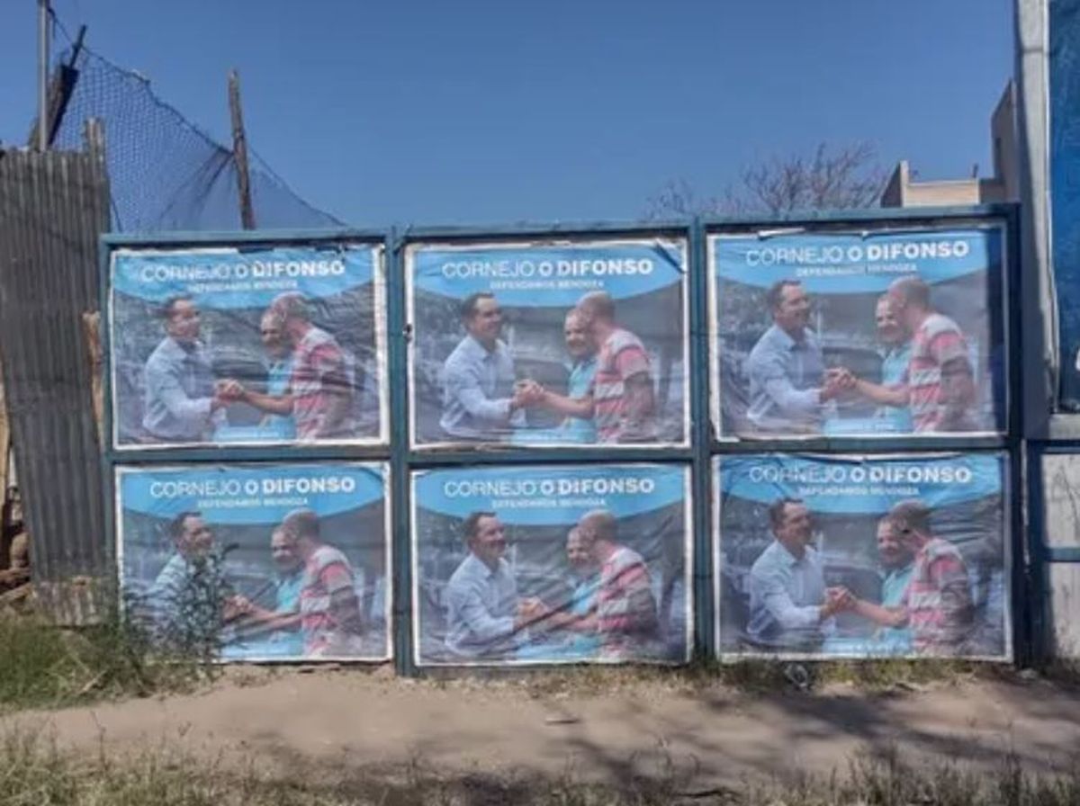 El diputado provincial Guillermo Mosso y una opinión sobre los carteles que aparecieron en las calles de Mendoza. El diputado provincial Guillermo Mosso y una opinión sobre los carteles que aparecieron en las calles de Mendoza. 