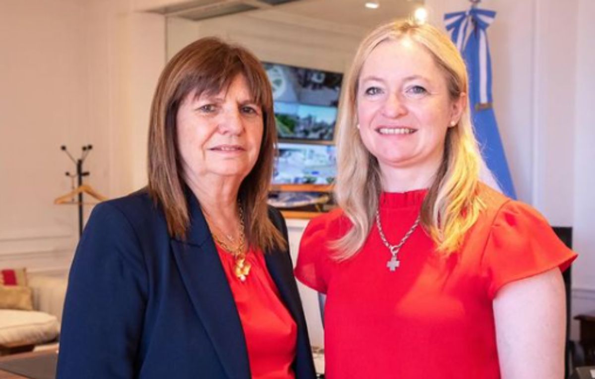 Patricia Bullrich aprovechará para mostrarse con Hebe Casado y los suyos en Mendoza en un juego en donde una imagen vale más que mil palabras. Patricia Bullrich aprovechará para mostrarse con Hebe Casado y los suyos en Mendoza en un juego en donde una imagen vale más que mil palabras.