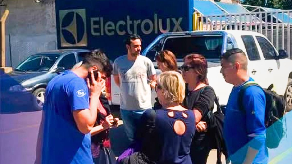 Electrolux se suma a las empresas en crisis por la recesión y las importaciones.