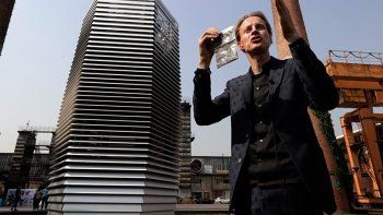 Artista holandés creó una torre que limpia el aire en China