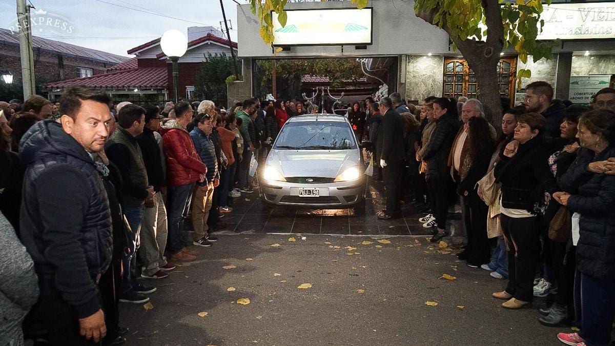 Momento en que es trasladado el cajón desde Maipú hasta el crematorio de Luján de Cuyo.