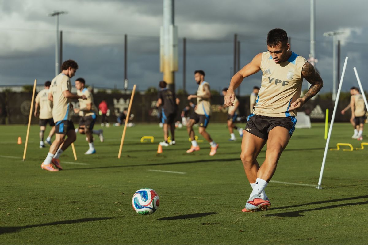 La Selección argentina, sin Messi entre los once y con la mirada en el Mundial, juega con Venezuela en Miami