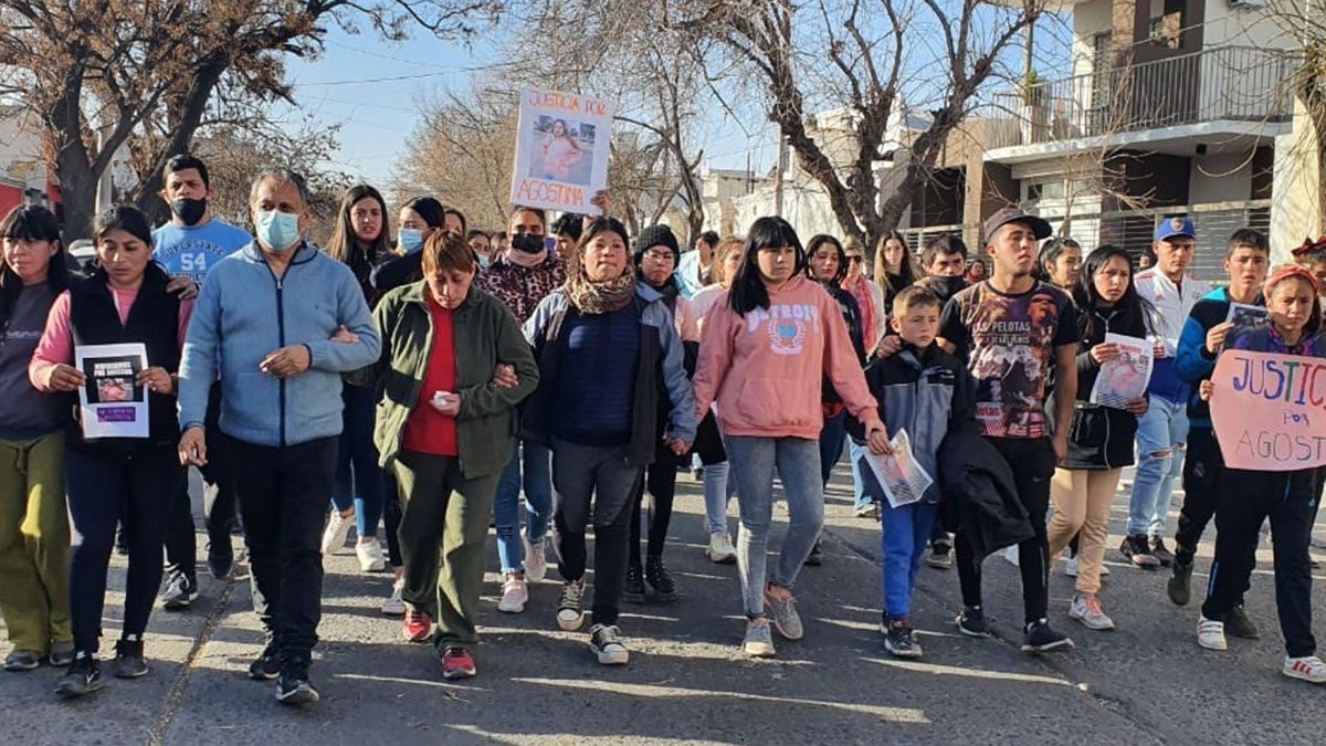 La marcha pidiendo justicia por el femicidio de Agostina Trigo ocupó en su inicio unas dos cuadras