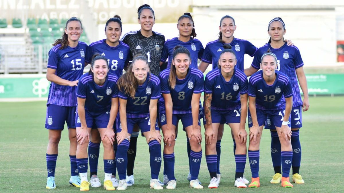 La Selección Argentina femenina, con Estefanía Banini, no pudo con Canadá