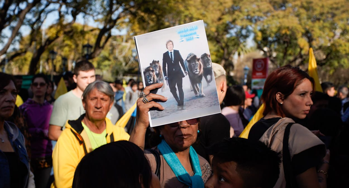 Una postal de la concentración libertaria este sábado a la tarde. Una postal de la concentración libertaria este sábado a la tarde.