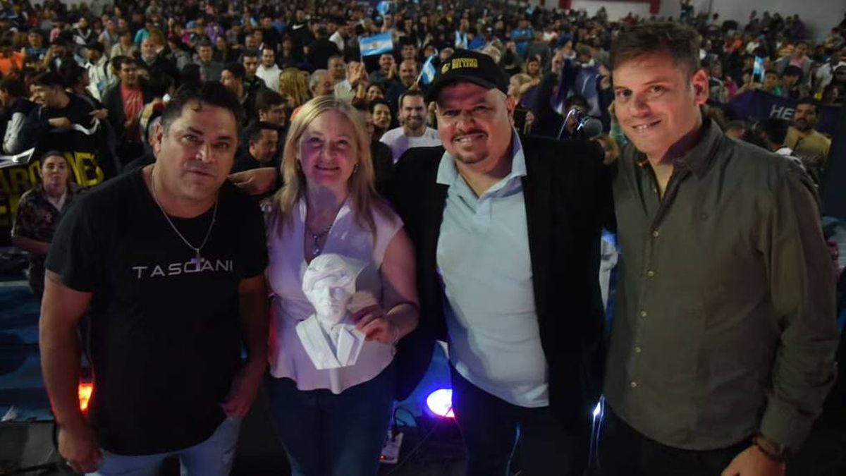 El acto de Hebe Casado junto a militantes libertarios del que se despegó La Libertad Avanza como partido. El acto de Hebe Casado junto a militantes libertarios del que se despegó La Libertad Avanza como partido.