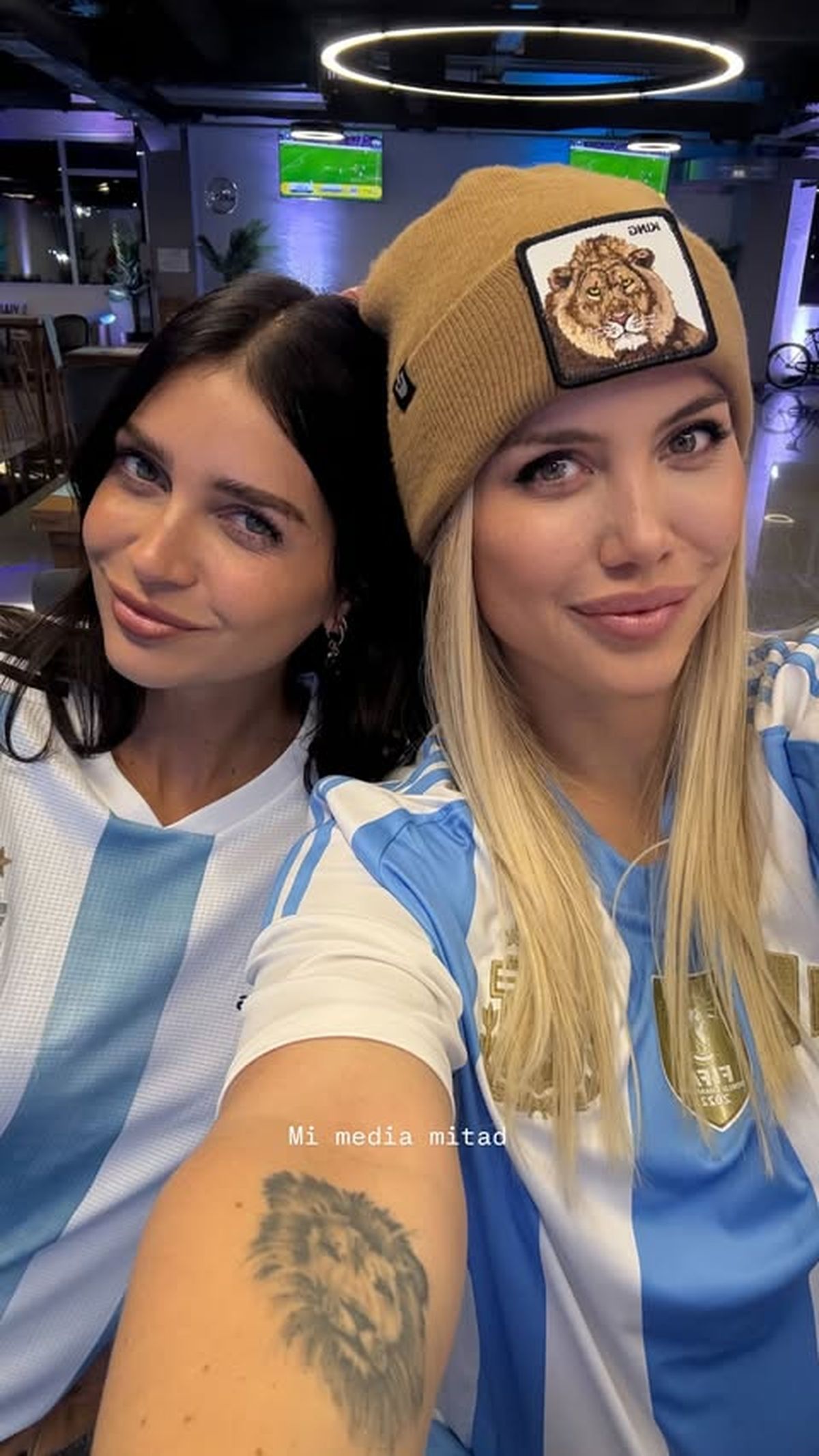 Wanda Nara se robó todas las miradas en el Monumental con su look. Wanda Nara se robó todas las miradas en el Monumental con su look.