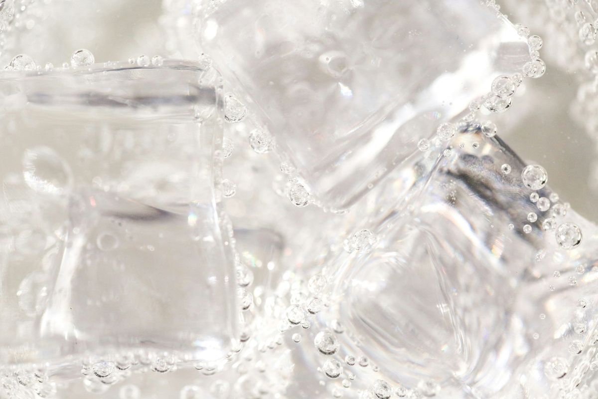 Con hielo podrás cuidar tu cabello sin gastar dinero. Foto: Unsplash Con hielo podrás cuidar tu cabello sin gastar dinero. Foto: Unsplash