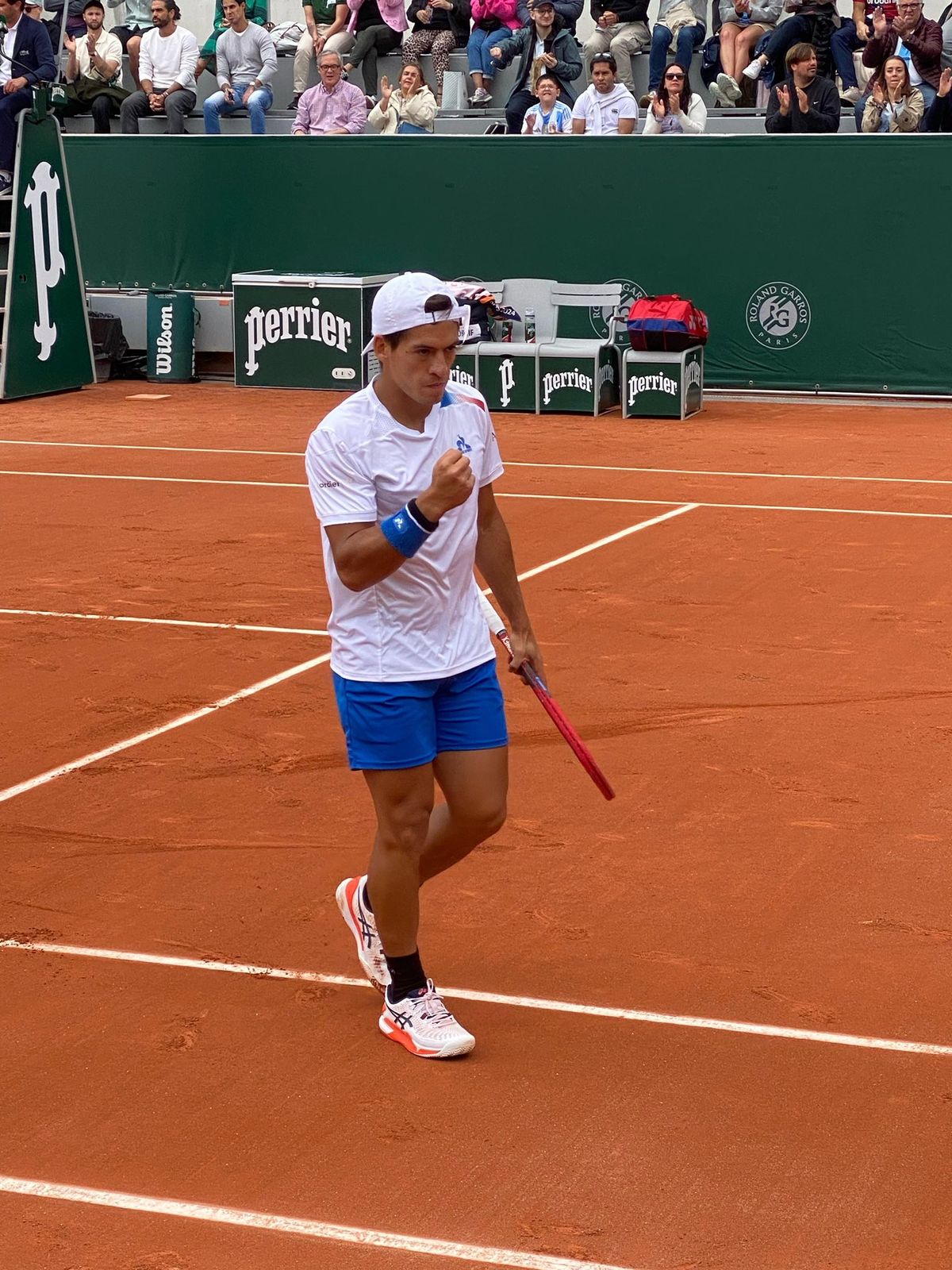 Seba Báez en la lluviosa jornada de Roland Garros. Seba Báez en la lluviosa jornada de Roland Garros.