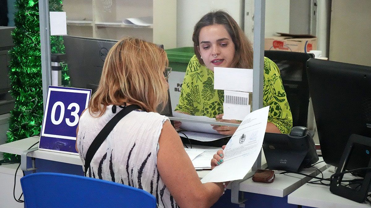ANSES tiene a su cargo, entre otras tareas: otorgamiento y pago de jubilaciones y pensiones. Pago de Asignaciones Familiares a trabajadores en actividad, desempleados, jubilados y pensionados. Gestión y liquidación de la Prestación por Desempleo. ANSES tiene a su cargo, entre otras tareas: otorgamiento y pago de jubilaciones y pensiones. Pago de Asignaciones Familiares a trabajadores en actividad, desempleados, jubilados y pensionados. Gestión y liquidación de la Prestación por Desempleo.