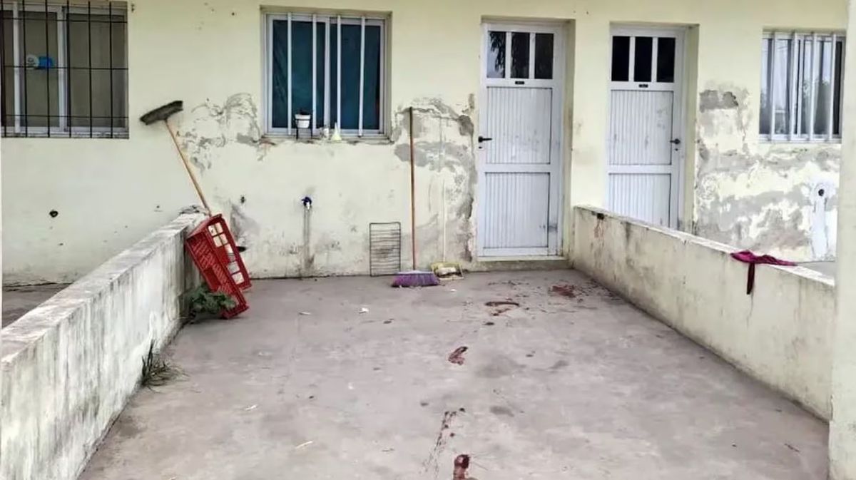 Murió desangrado. Un ladrón quiso robar, se cortó con un vidrio y murió desangrado.