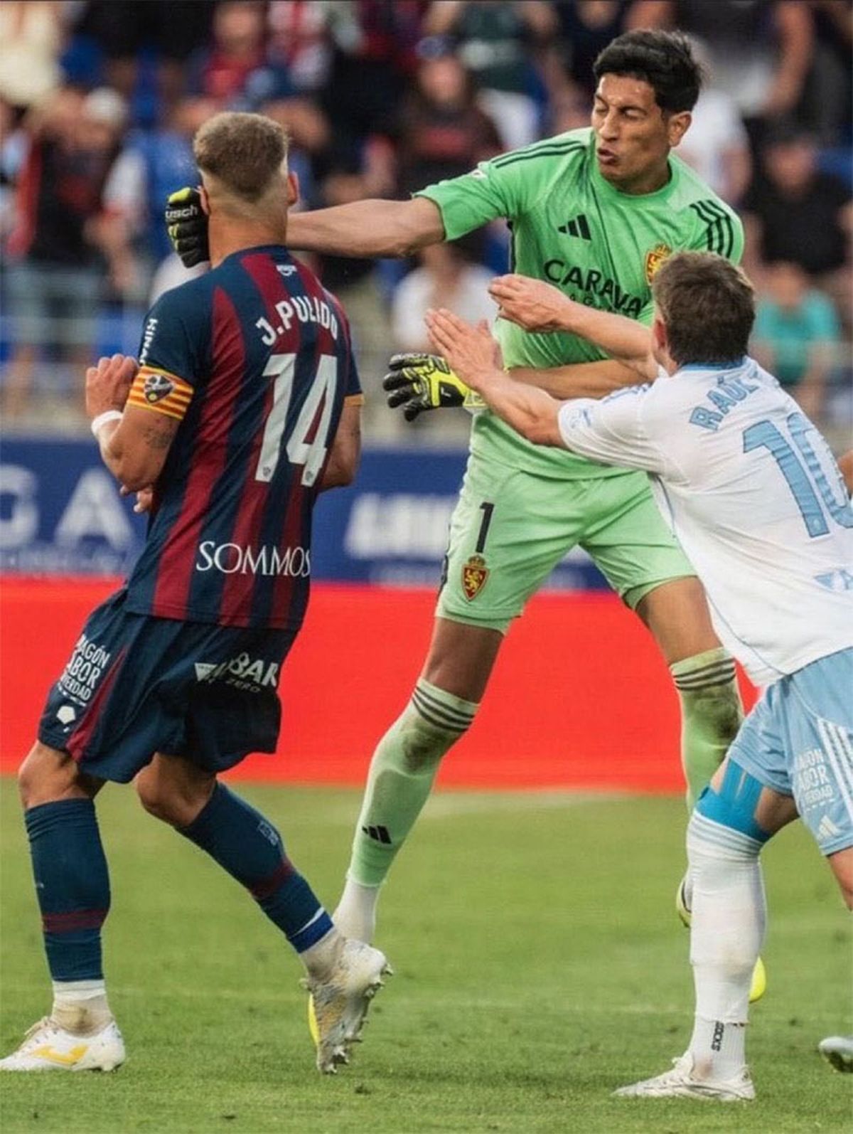 Esteban Andrada agredió a un rival. Esteban Andrada agredió a un rival.