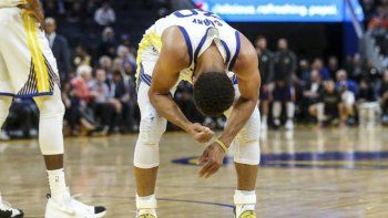 Curry fue operado de su fractura de muñeca y estará tres meses afuera