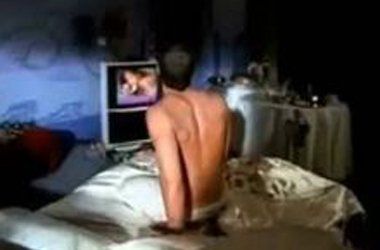 Escándalo por un videoclip prohibido de Enrique Iglesias masturbándose