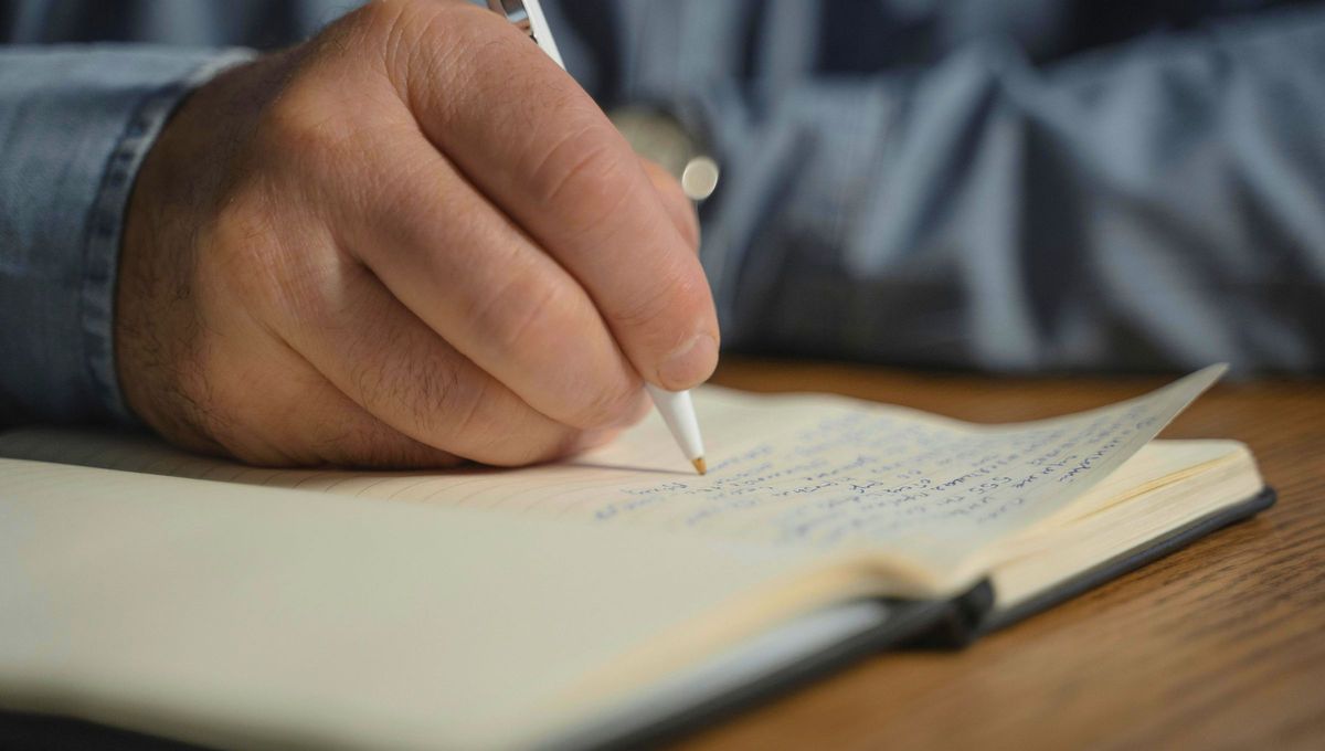La forma de escribir comunica emociones e identidad personal. Foto Canva La forma de escribir comunica emociones e identidad personal. Foto Canva