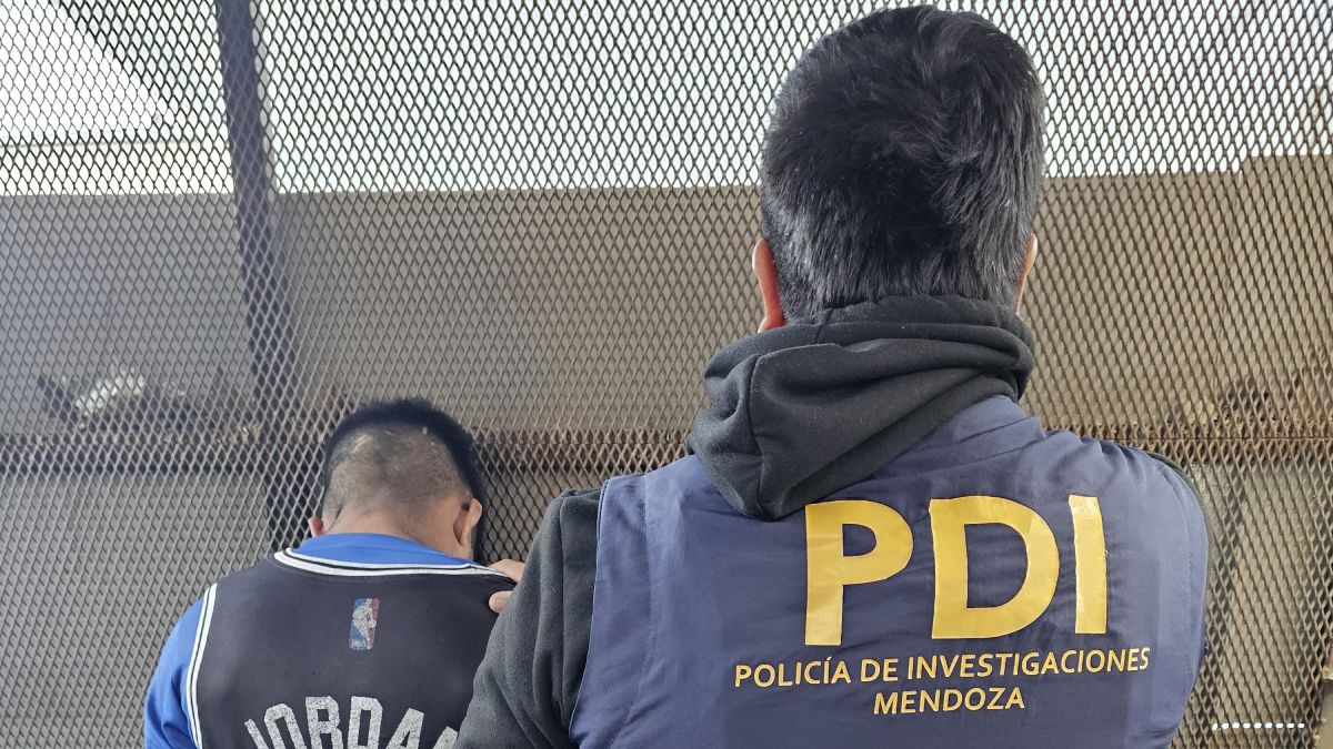 Pablo Nicolás Domínguez Mercedi, de 21 años, fue capturado en el barrio Santa Teresita de Las Heras, luego de una persecución.