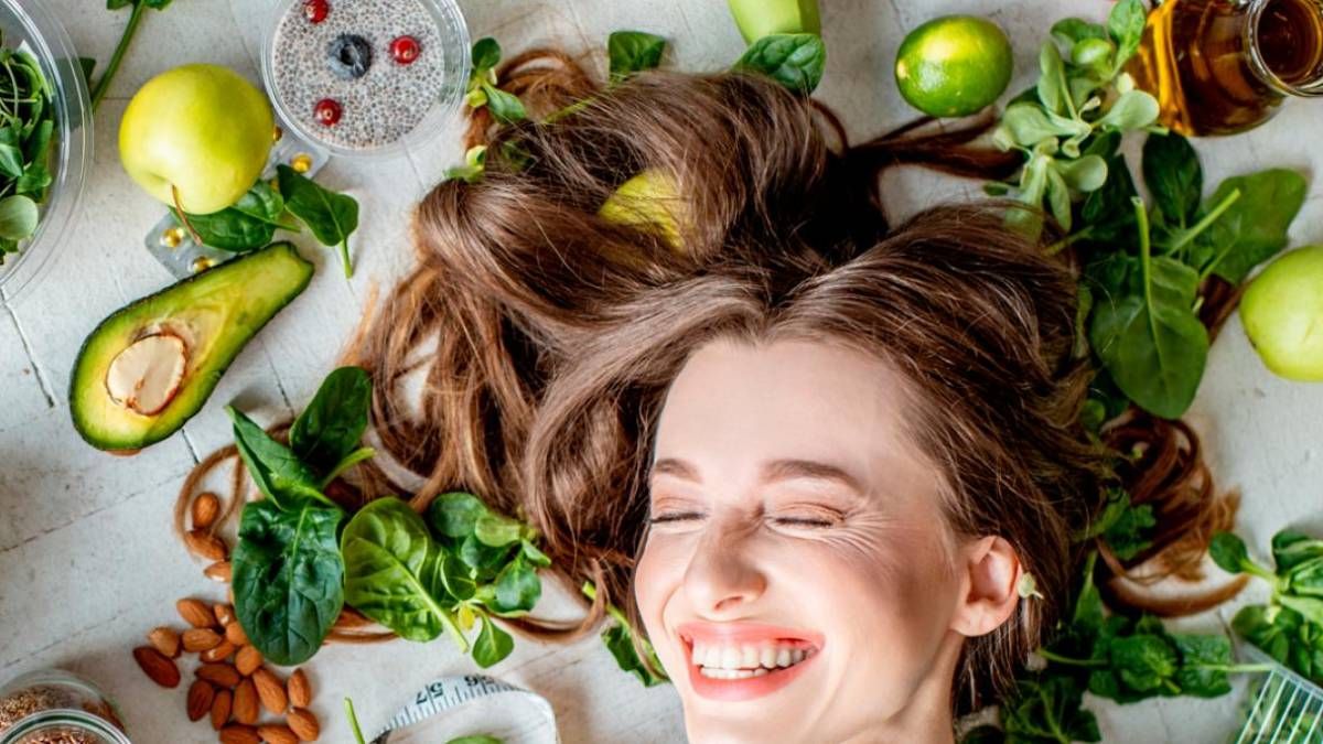 Los 7 alimentos que ayudan a frenar la caída del pelo.