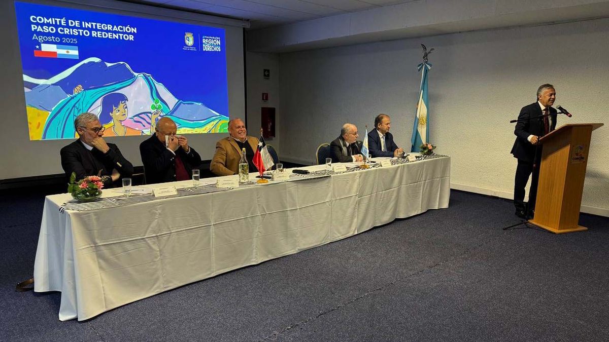 Alfredo Cornejo expuso en la reunión del Comité de Integración Paso cristo Redentor en Chile. Foto: Gobierno de Mendoza. Alfredo Cornejo expuso en la reunión del Comité de Integración Paso cristo Redentor en Chile. Foto: Gobierno de Mendoza.