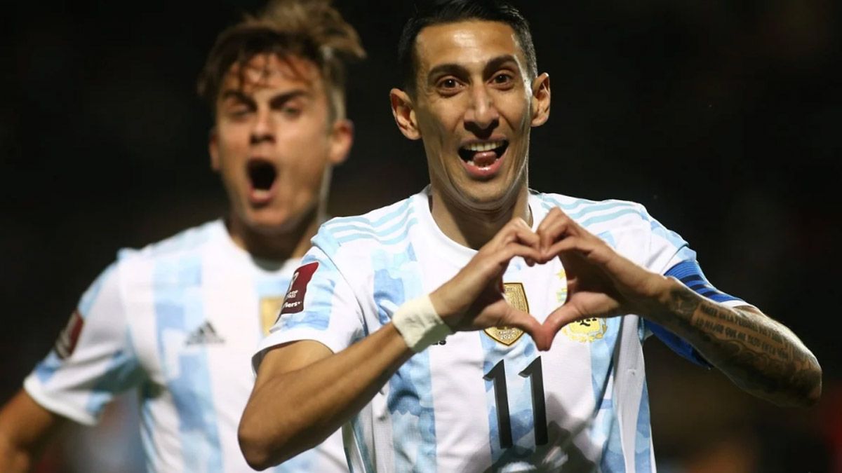 Relator trató de pechos fríos a Di María y Dybala, segundos antes del gol