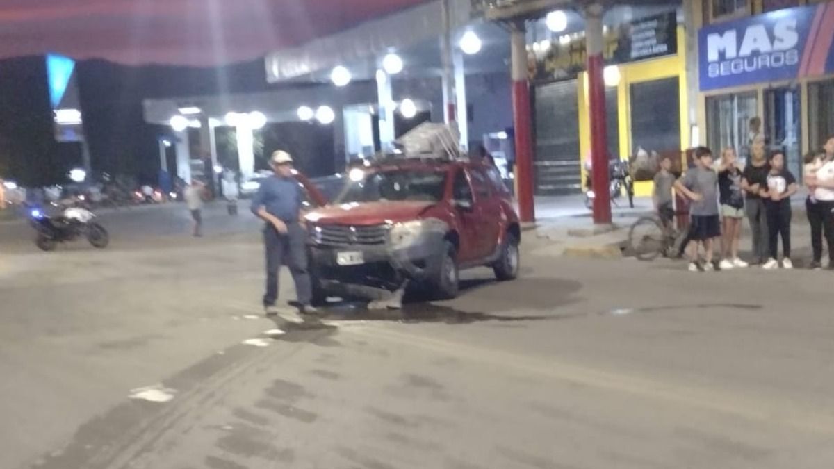 Una mujer murió en Las Heras en un accidente de tránsito. La Duster que se vio implicada en el siniestro. 