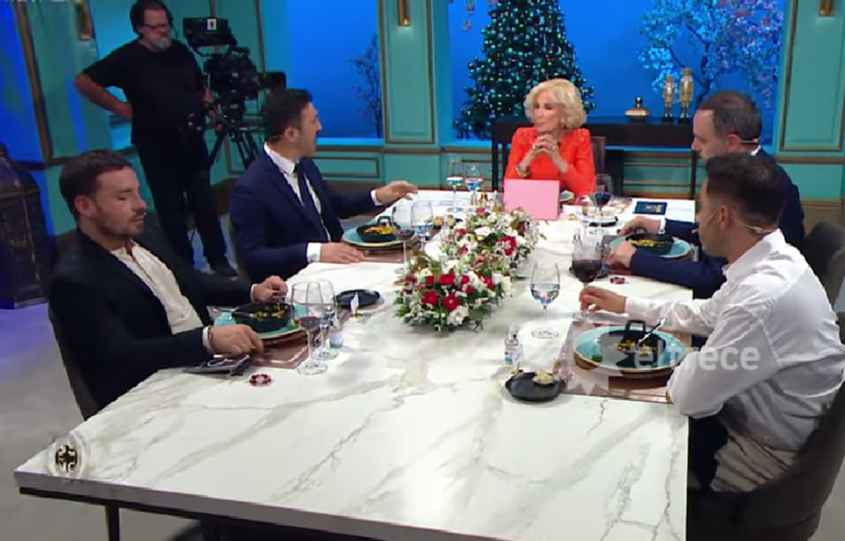 Momentos en que Luis Petri le explica sus ideas a Mirtha Legrand. Momentos en que Luis Petri le explica sus ideas a Mirtha Legrand.