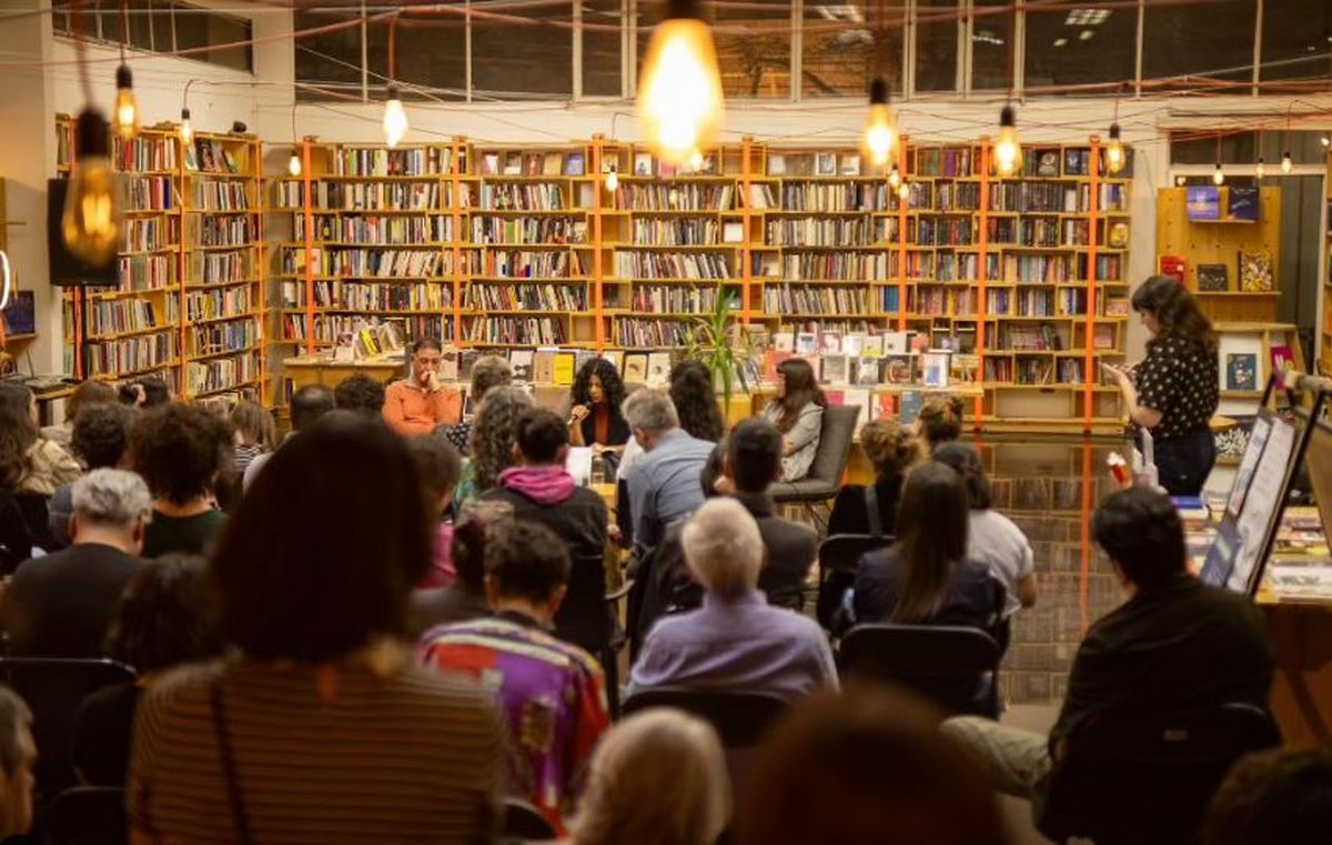 Arianna en una presentación de su libro. Arianna en una presentación de su libro.