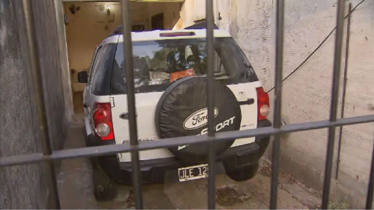 El hombre fue sorprendido por un delincuente cuando fue a sacar la camioneta de un garaje, en José León Suárez