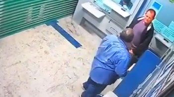 Viral: se le vencía la boleta y enfrentó a un ladrón para pagarla