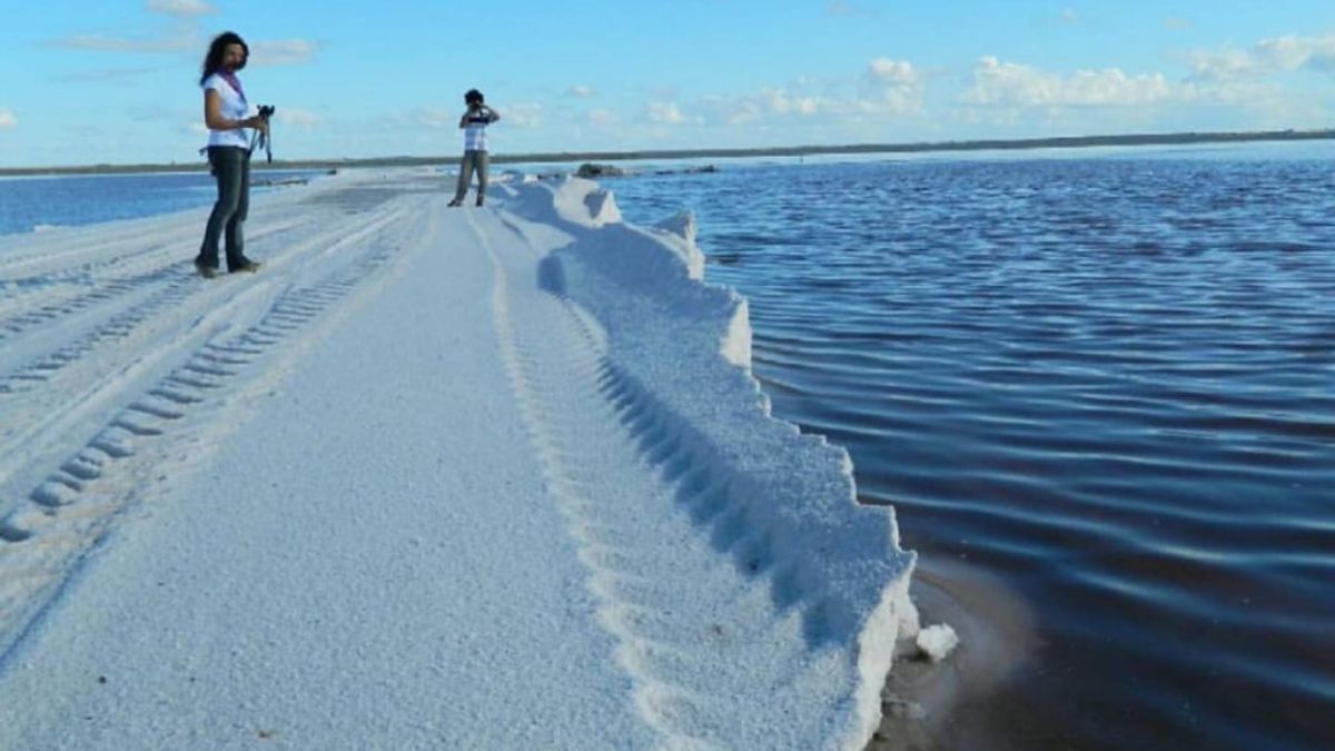 Aunque pocos los conoce, el salar está en un pueblo de Buenos Aires. Aunque pocos los conoce, el salar está en un pueblo de Buenos Aires.