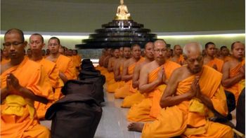 Monjes budistas dieron positivo de drogas y los expulsaron