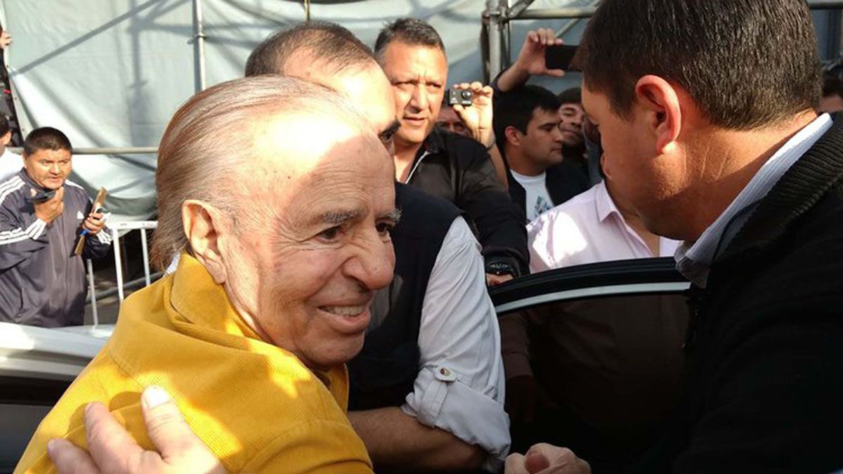Tras años de visitar los tribunales, Carlos Menem fue absuelto en las causas por la venta ilegal de armas, la explosión de la fábrica de armas de Río Tercero y por el encubrimiento del atentado de la AMIA. Pero enfrenta dos condenas, en proceso de apelación, por peculado y por la venta del predio de La Rural que lo inhabilitó a perpetuidad para ocupar cargos públicos.