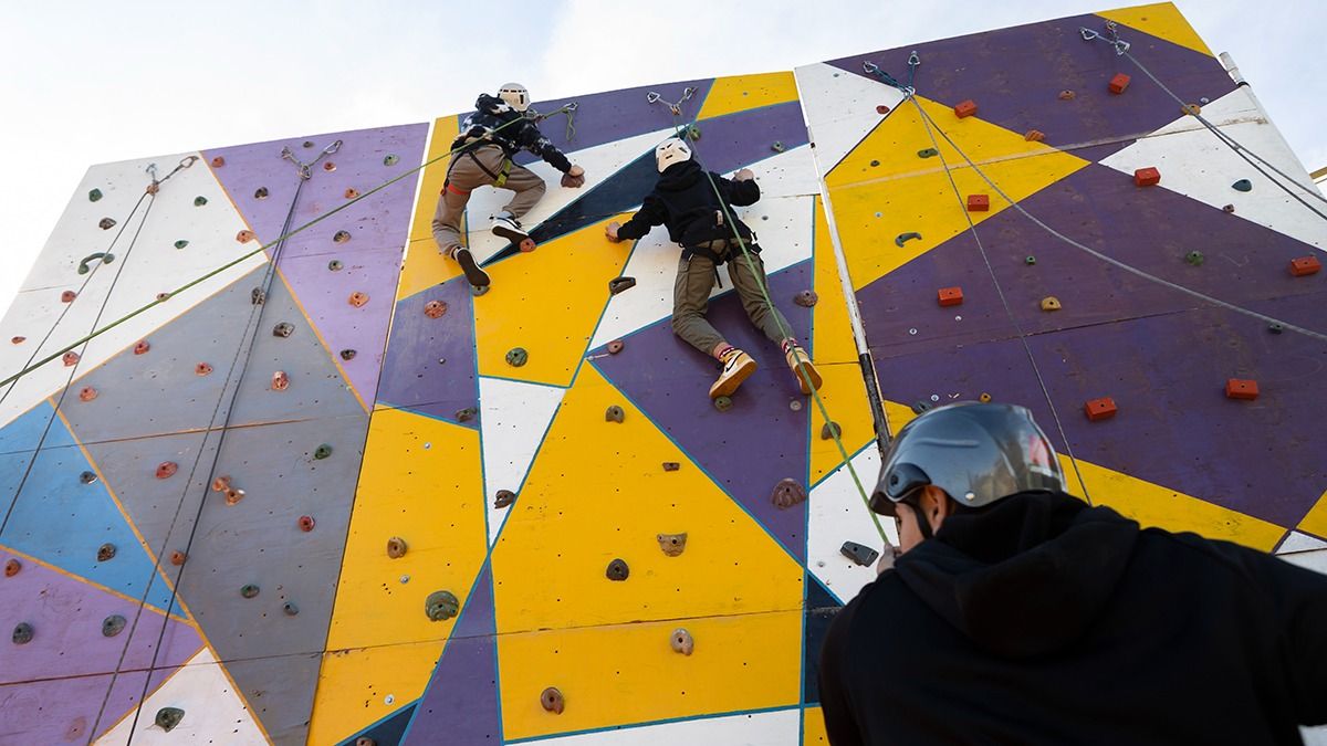 La palestra fue uno de los juegos más convocantes del festejo del Día del Niño en Dalvian. La palestra fue uno de los juegos más convocantes del festejo del Día del Niño en Dalvian.