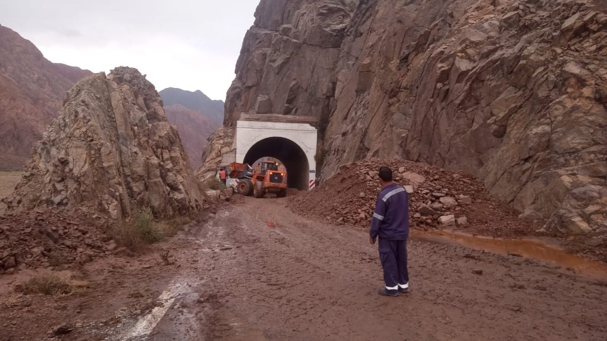 Por tormentas y aludes, cortaron el paso a Chile hasta el jueves
