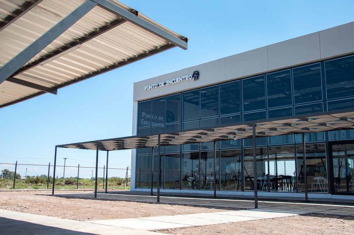 Un lugar techado y protegido para las motos que se puede ver desde cualquier sector del hotel. Un lugar techado y protegido para las motos que se puede ver desde cualquier sector del hotel.