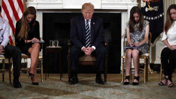 De locos: Trump propuso armar a los profesores para 