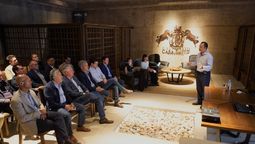 En el Valle de Uco, un momento de la disertación sobre minería a cargo del especialista Joe Mazumdar.