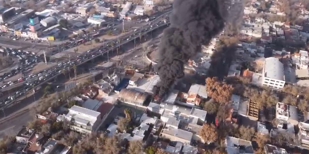 Así se vio el incendio desde el aire.