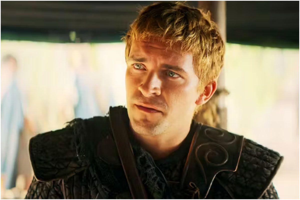 El actor Buck Braithwaite interpreta a Alejandro Magno en la serie de Netflix.