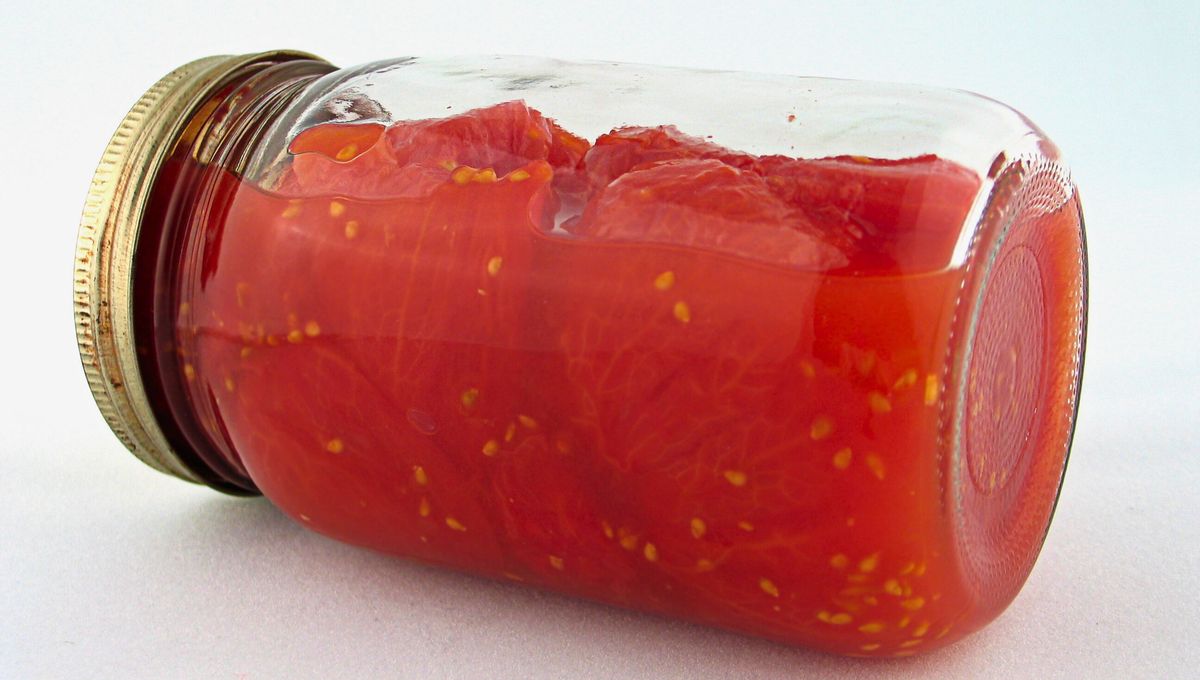 Cierra bien los frascos y hierve por más o menos una hora Cierra bien los frascos y hierve por más o menos una hora