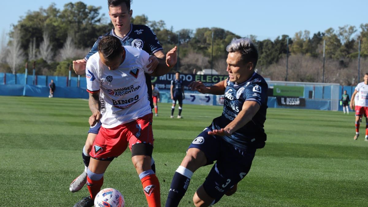 Independiente Rivadavia no pudo con Brown en Adrogué 