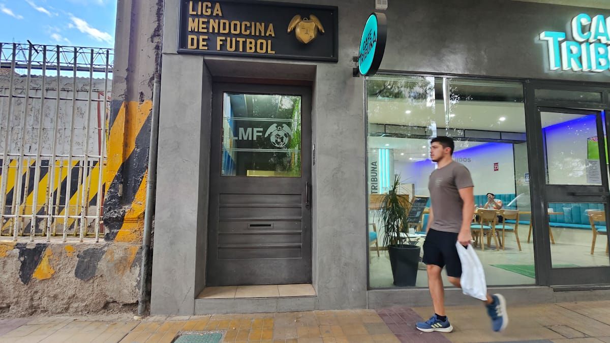 Sede de la Liga Mendocina de Fútbol, en Garibaldi 83. Sede de la Liga Mendocina de Fútbol, en Garibaldi 83.