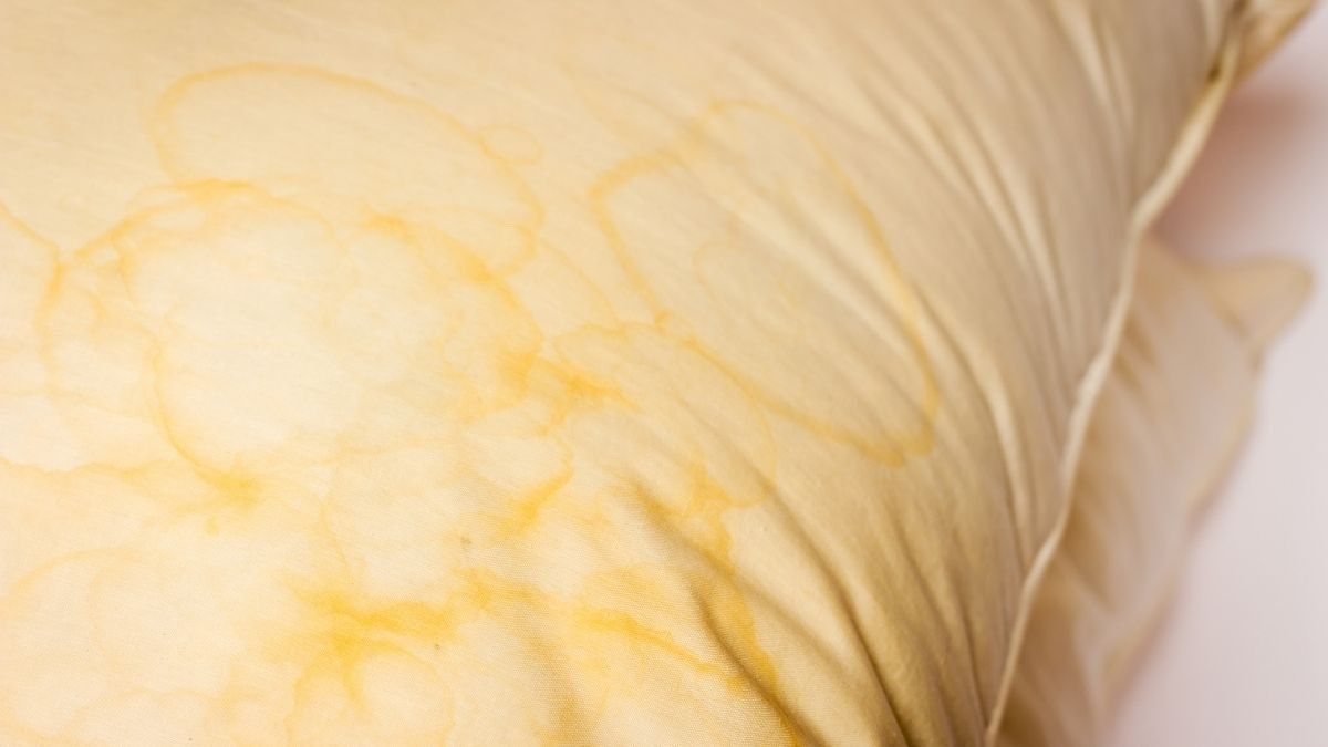 Cómo quitar manchas amarillas de la almohada en 5 minutos y con 3 ingredientes