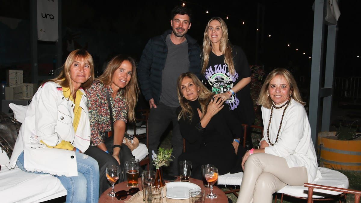Viviana, Laura Inzes, Valentín Labanca, María Mora, Sandra Scifo y Sandra Neme.
