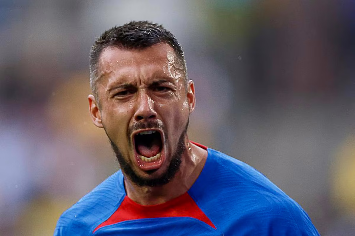 Ivan Schranz abrió el marcador en el primer tiempo, y Eslovaquia se encaminaba a su segundo triunfo consecutivo en la Eurocopa, pero reaccionó Ucrania y lo ganó cerca del final. Ivan Schranz abrió el marcador en el primer tiempo, y Eslovaquia se encaminaba a su segundo triunfo consecutivo en la Eurocopa, pero reaccionó Ucrania y lo ganó cerca del final.