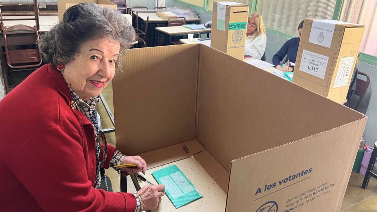 Jeannette Koueter de Ghellinaza votó en Godoy Cruz y su reflexión es admirable. Jeannette Koueter de Ghellinaza votó en Godoy Cruz y su reflexión es admirable.