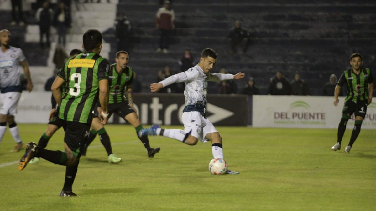 Independiente Rivadavia y San Martín de San Juan no se sacaron ventajas en la primera parte