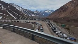 Tours de compras, colpso en el paso a Chile por la llegada de argentinos de Mendoza, San Juan y San Luis a Chile para comprar tecnología, ropa y calzado.