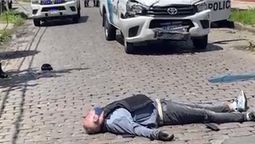 Uno de los asaltantes que se tiroteó con la policía quedó herido en medio de una calle, en Tres de Febrero, al momento de ser detenido